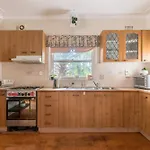 Bright King Room - Waterfront - Near Stations - Shared Bathroom