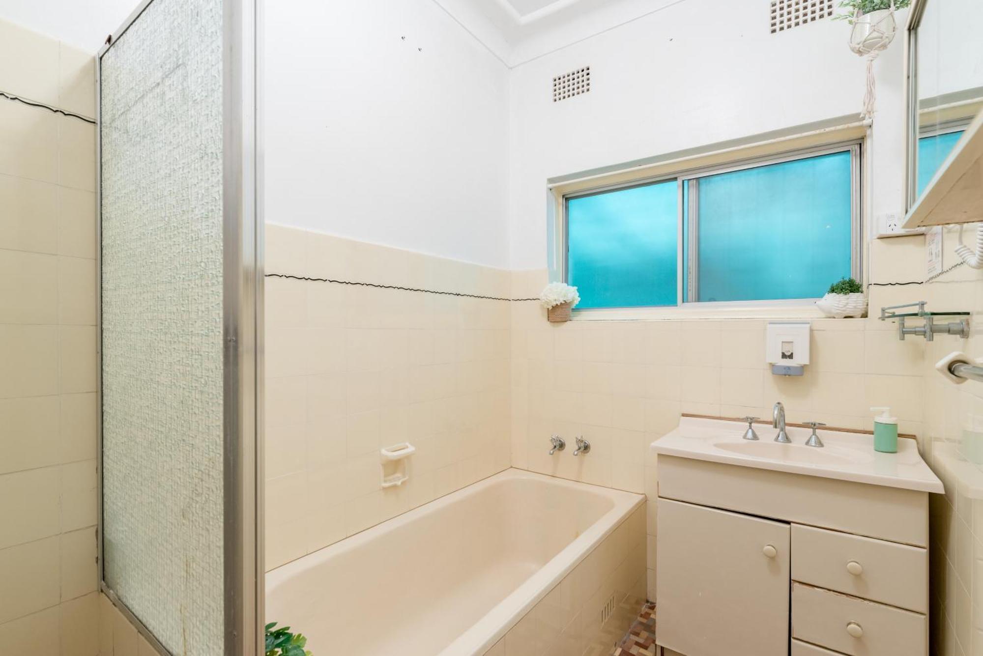 Guest house Bright King - Waterfront - Near Stations - Shared Bathroom