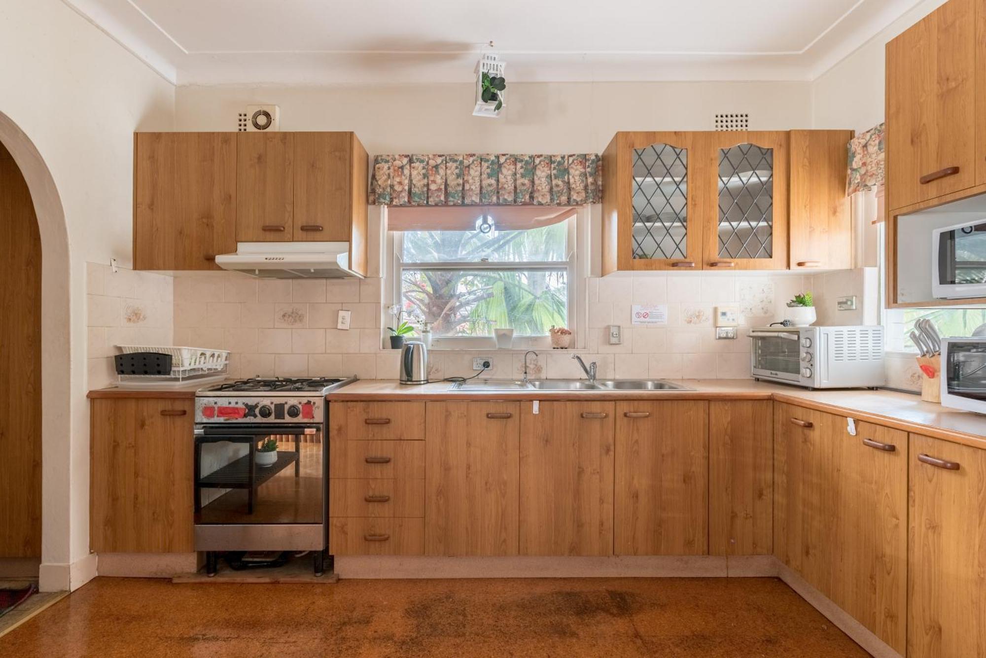 Guest house Bright King - Waterfront - Near Stations - Shared Bathroom