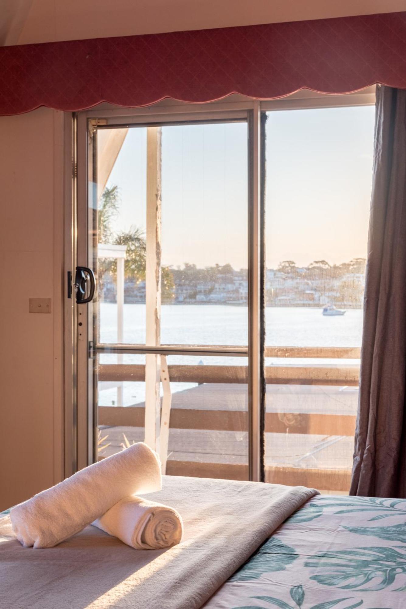 Bright King - Waterfront - Near Stations - Shared Bathroom Guest house Sydney